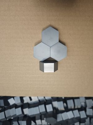 Premium Siliciumcarbide (SiC) keramische tegels voor kogelvrije platen.