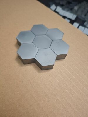 Drukloze gesinterde siliciumcarbide met een enkelvoudige kromming ballistische plaat 250x300mm NIJ Level III+ Multi-Hit Armor Insert