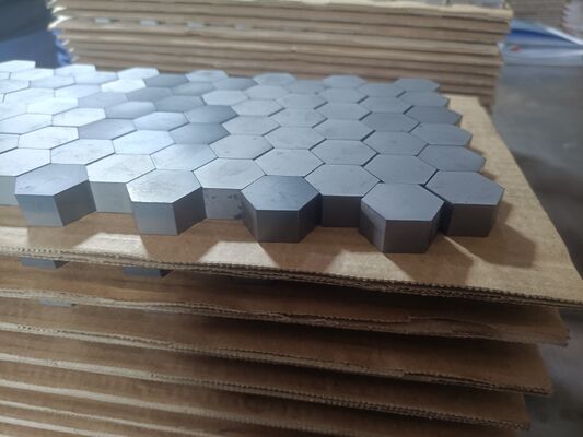 Drukloos gesinterd boorcarbide R400 ballistische plaat met NIJ niveau IV stand-alone bescherming en multi-curve ontwerp