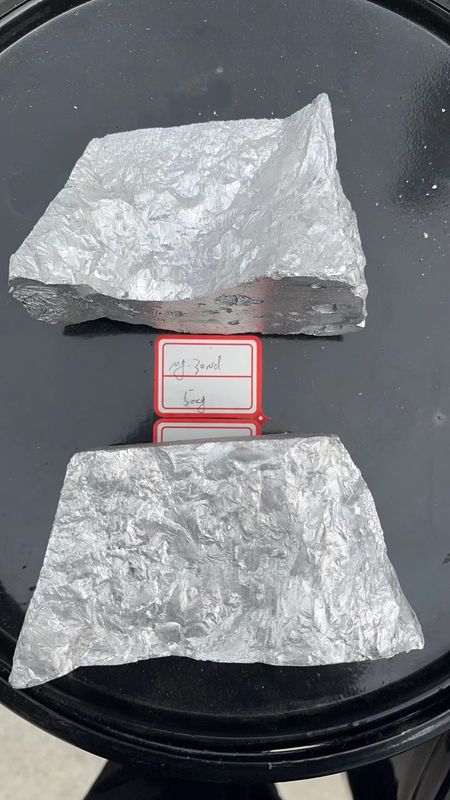 Zilver van zeldzame aardstoffen Grijz Magnesium Master Alloy Mg/Al/Zn voor het smelten van magnesiumlegeringen