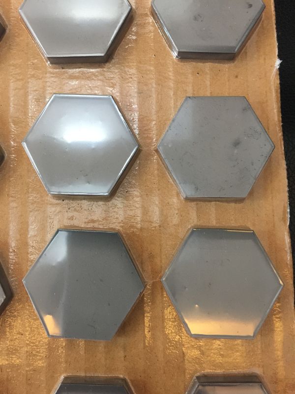 Drukloos gesinterd boorcarbide R400 50 mm zeshoekige ballistische tegel met NIJ niveau IV bescherming voor luchtvaartpantser
