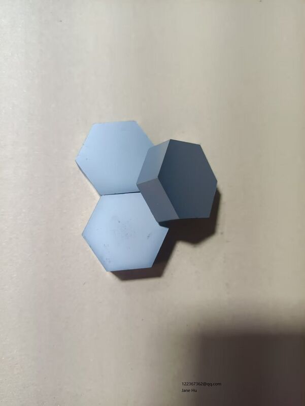 Siliciumcarbide ballistische tegel NIJ-niveau IV Multi-hit-mogelijkheid Zeshoekig 100x100 mm keramische plaatinzet